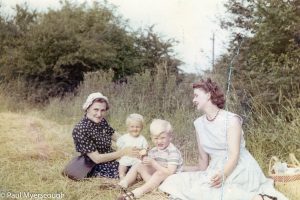 Chris Lee, Family, Lucy Kent, People, josie